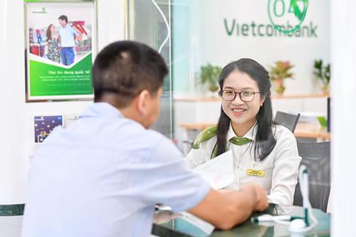 Lãi suất vay ngân hàng Vietcombank hiện nay bao nhiêu một tháng?